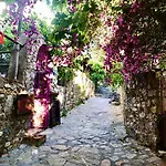 Eski Hotel *